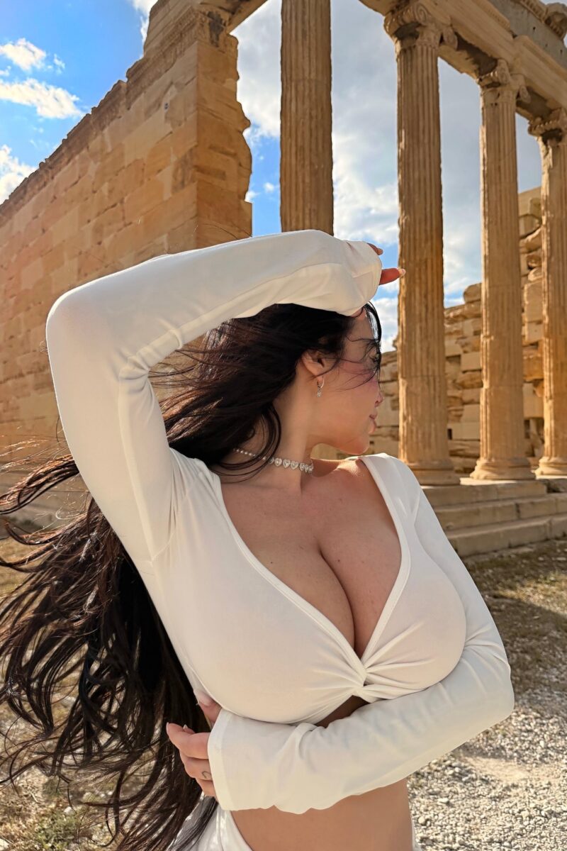 Bυζαρου influencer ποζαρει με φοντο την Ακροπολη + γυμνα και sex video της 2 alex greece 7